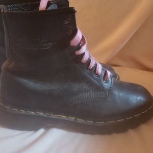 Hightop laceup boots.